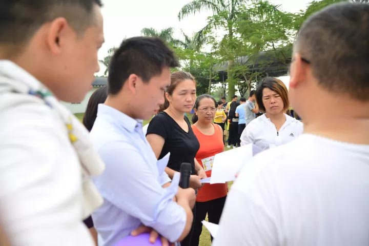 口哨發(fā)令、旗幟落下，比賽的完美呈現(xiàn)，離不開裁判員的辛苦付出，低調(diào)是他們的代名詞