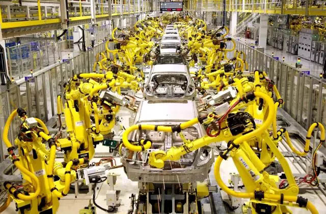 工業(yè)機器人已經(jīng)在汽車廠、船艇廠等工作場景證明了自己的價值